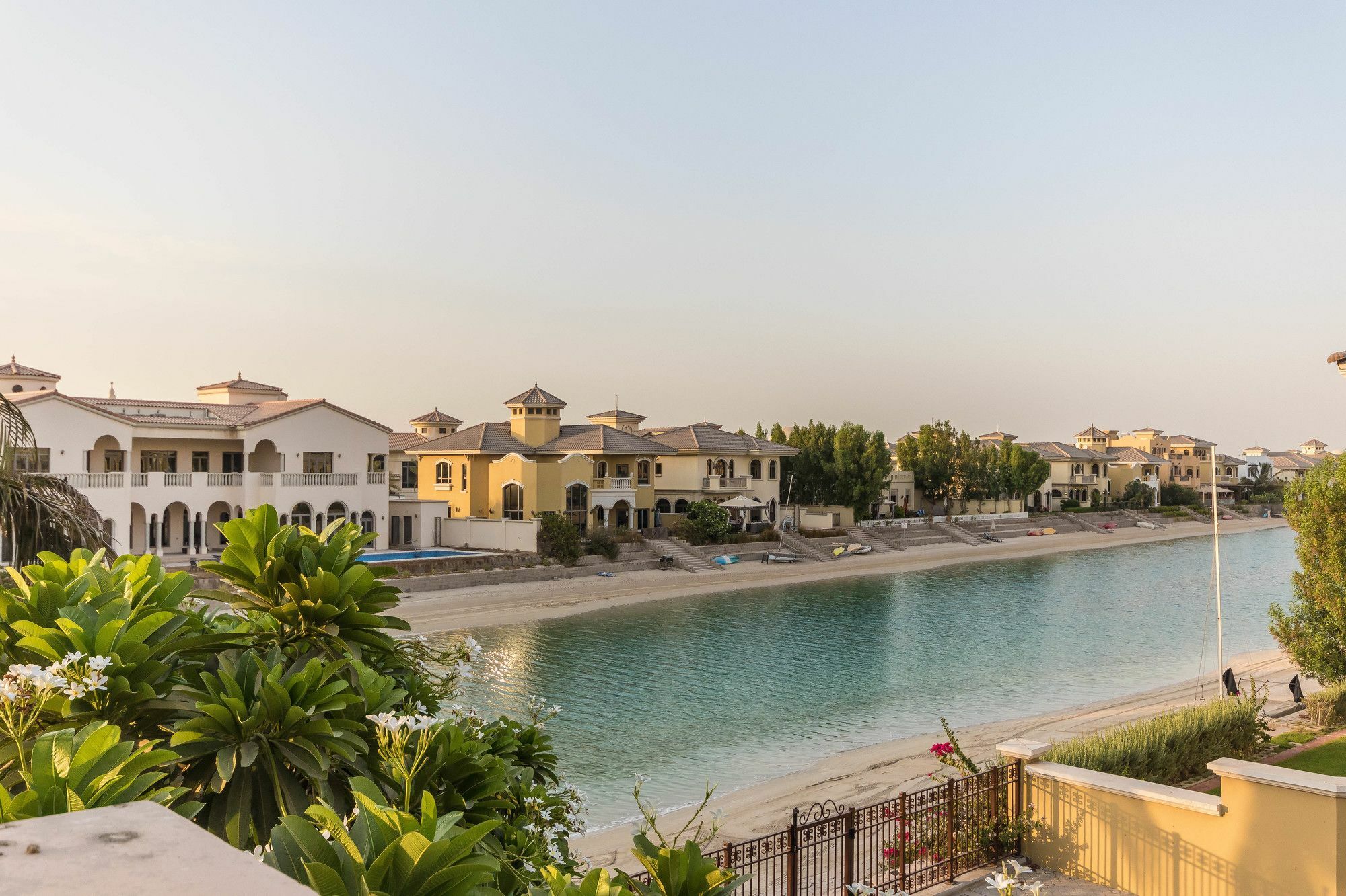 Yanjoon Holiday Homes - Palm Jumeirah Frond A Villas Dubai Exterior foto